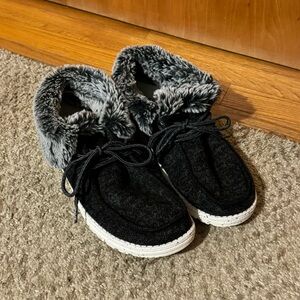 Hey Dude Britt Faux Fur Bootie Lace Up Shoes Size 9 Black Grey